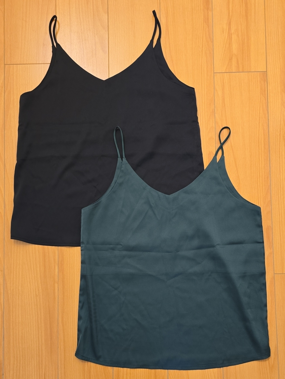 Women’s V-Neck Satin Cami Tank Top — Black & Teal Size Small